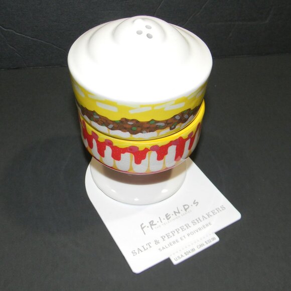 friends TV Series Salt Pepper Shakers Cake Pizza WB for Hallmark NWT - Picture 2 of 7